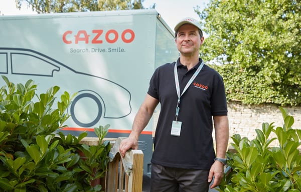 A Cazoo Handover Specialist delivering a car to a customers’ door